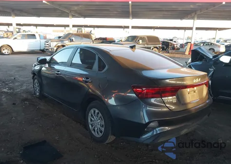 2023 Kia Forte Lx z USA, uszkodzony, nr VIN 3KPF24AD9PE685646